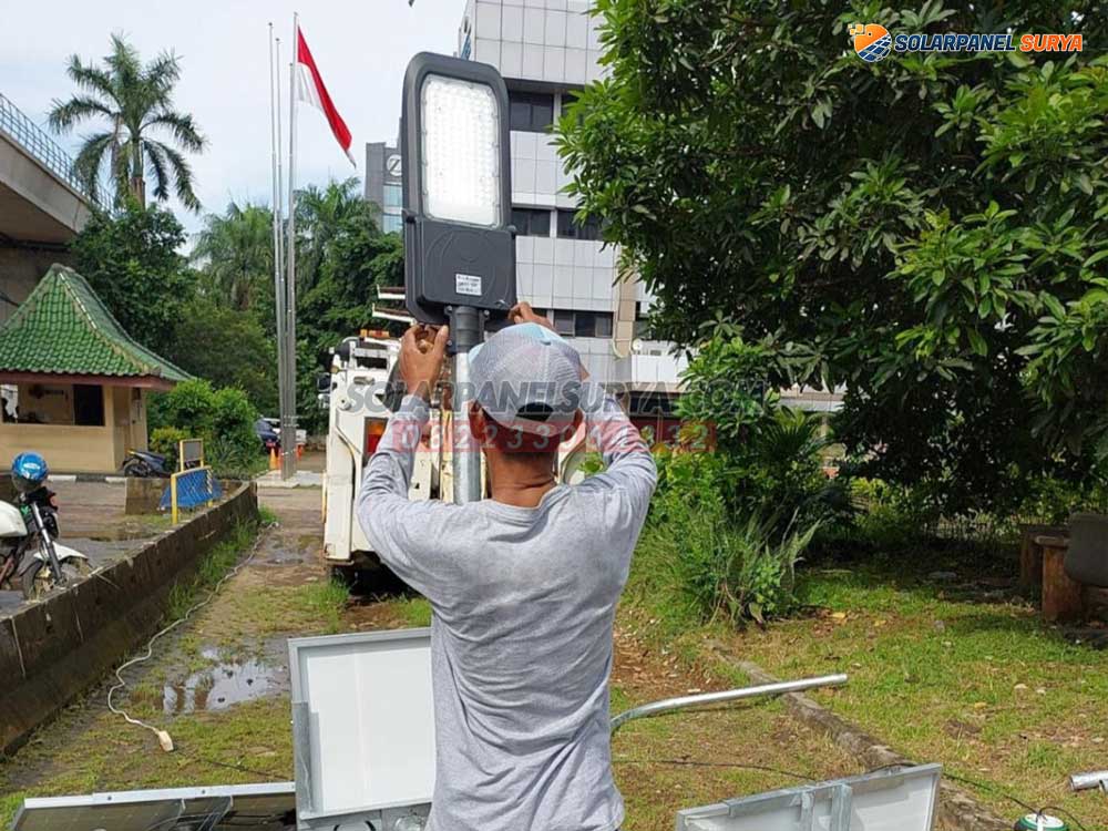 distributor Lampu Jalan PJU Tenaga Surya 150 Watt 2in1 Solar Cell